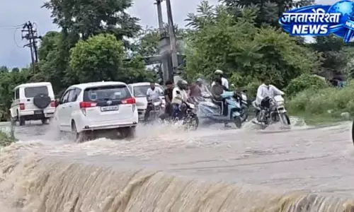देहरादून में बारिश बनी आफत, थमी जिंदगी की रफ्तार