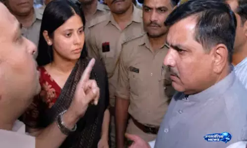 Medanta.  के बाहर सपा नेताओं की पुलिस से तीखी नोकझोंक