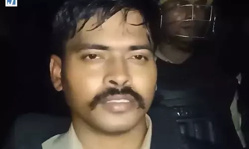 बेकाबू प्रदर्शन पर पुलिस की कार्रवाई, भीड़ को रोकने के लिए चली 30 राउंड हवाई फायरिंग
