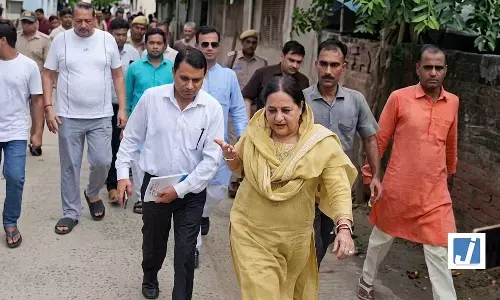 खेत में टूटे हाईटेंशन तार की चपेट में पिता-पुत्र की मौत खेत में टूटे हाईटेंशन तार की चपेट में पिता-पुत्र की मौत