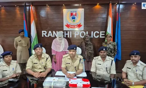80 लाख की जगुआर से पहुंचे चोरों ने बिल्डर के घर की करोड़ों की चोरी की, 2 महिलाएं गिरफ्तार 80 लाख की जगुआर से पहुंचे चोरों ने बिल्डर के घर की करोड़ों की चोरी की, 2 महिलाएं गिरफ्तार