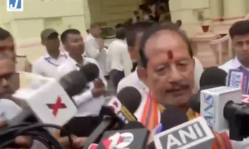 विजय कुमार सिन्हा का तेजस्वी यादव पर हमला, बोले: नेता प्रतिपक्ष गायब हैं, जनता के प्रति जिम्मेदारी निभाएं विजय कुमार सिन्हा का तेजस्वी यादव पर हमला, बोले: नेता प्रतिपक्ष गायब हैं, जनता के प्रति जिम्मेदारी निभाएं