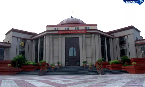हाईकोर्ट का बड़ा फैसला: नाबालिग की सोनोग्राफी करने भर से डॉक्टर पर POCSO केस नहीं हाईकोर्ट का बड़ा फैसला: नाबालिग की सोनोग्राफी करने भर से डॉक्टर पर POCSO केस नहीं