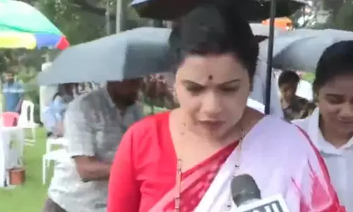 मुंबई की बारिश को लेकर मेयर रितु तावड़े की अपील, बोलीं मुंबई की बारिश को लेकर मेयर रितु तावड़े की अपील, बोलीं