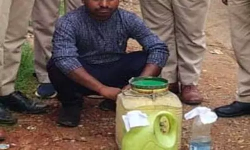 अवैध शराब पर आबकारी विभाग की कार्रवाई अवैध शराब पर आबकारी विभाग की कार्रवाई