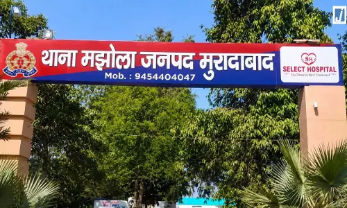 पत्नी के लिए खरीदी साड़ी से युवक ने लगाया फंदा पत्नी के लिए खरीदी साड़ी से युवक ने लगाया फंदा