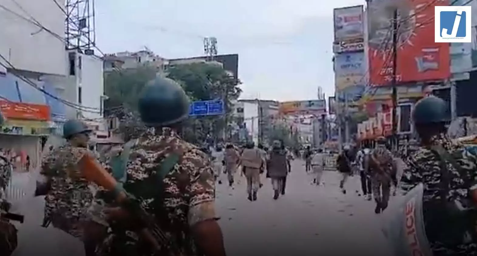 पुलिसकर्मियों से बोले SP, पीछे हटे तो नौकरी करने लायक नहीं छोड़ूंगा पुलिसकर्मियों से बोले SP, पीछे हटे तो नौकरी करने लायक नहीं छोड़ूंगा