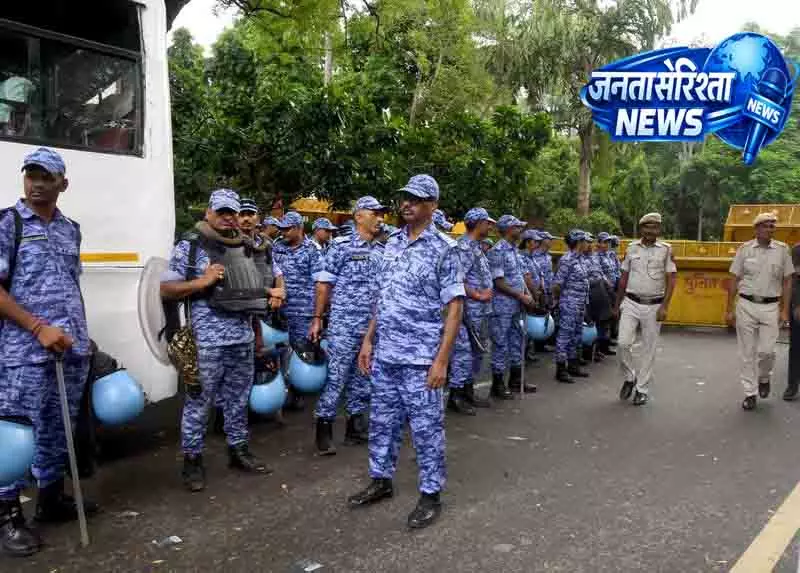 Delhi पुलिस अलर्ट, जवानों को ड्यूटी पर पहुंचने के निर्देश Delhi पुलिस अलर्ट, जवानों को ड्यूटी पर पहुंचने के निर्देश