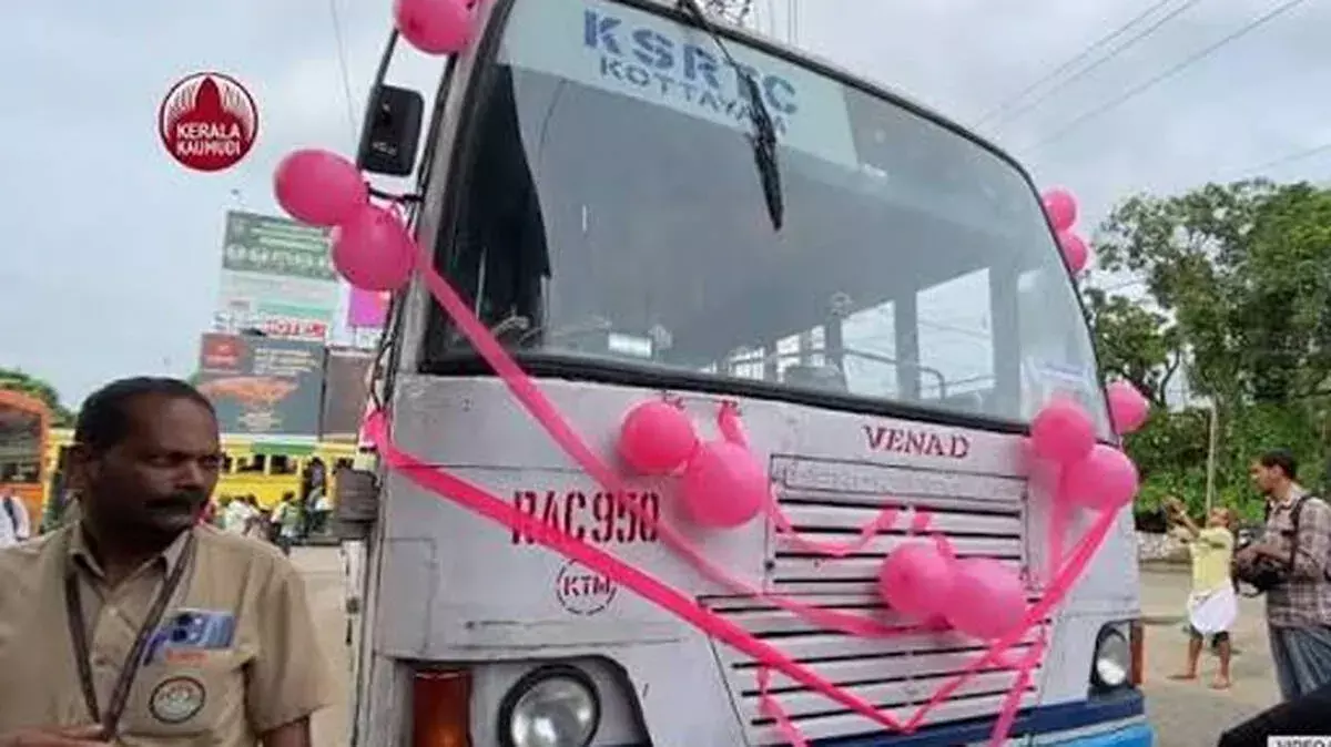 महिला यात्रियों को बड़ी सौगात, KSRTC शुरू करेगा पिंक बस सेवा महिला यात्रियों को बड़ी सौगात, KSRTC शुरू करेगा पिंक बस सेवा