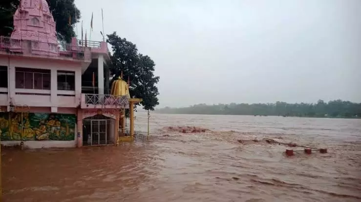 Jammu: अखनूर में चिनाब का रौद्र रूप, खतरे के निशान पर पानी Jammu: अखनूर में चिनाब का रौद्र रूप, खतरे के निशान पर पानी