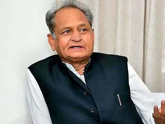 Jaipur: गहलोत का भाजपा पर हमला, ओएमआर घोटाले की जांच को लेकर उठाए सवाल Jaipur: गहलोत का भाजपा पर हमला, ओएमआर घोटाले की जांच को लेकर उठाए सवाल