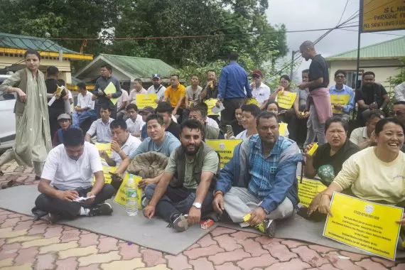 Sikkim की राजनीति में हलचल, प्रवक्ताओं की गिरफ्तारी के खिलाफ CAP का प्रदर्शन Sikkim की राजनीति में हलचल, प्रवक्ताओं की गिरफ्तारी के खिलाफ CAP का प्रदर्शन