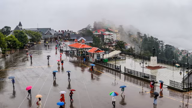 Shimla: हिमाचल में मौसम बिगड़ा, कई इलाकों में बारिश का सिलसिला जारी Shimla: हिमाचल में मौसम बिगड़ा, कई इलाकों में बारिश का सिलसिला जारी