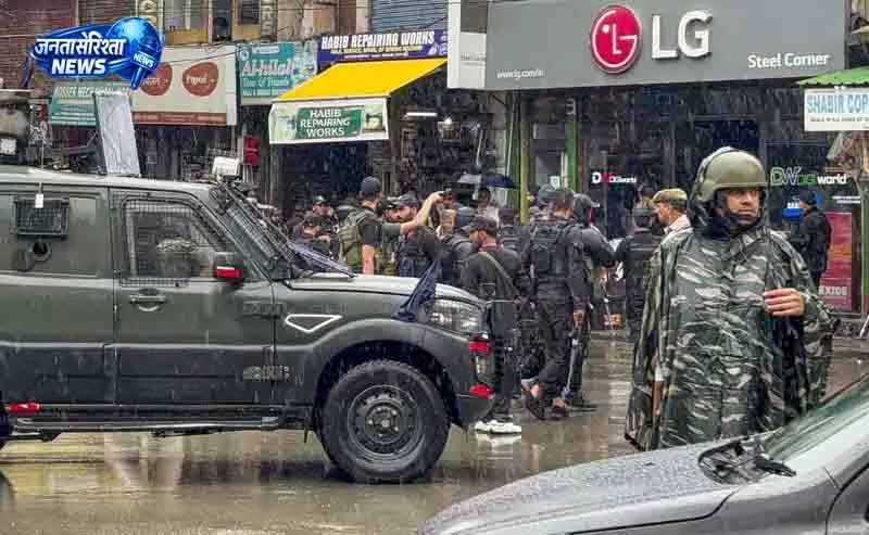 Anantnag आतंकी हमले के बाद कश्मीर में 2,500 लोग हिरासत में Anantnag आतंकी हमले के बाद कश्मीर में 2,500 लोग हिरासत में