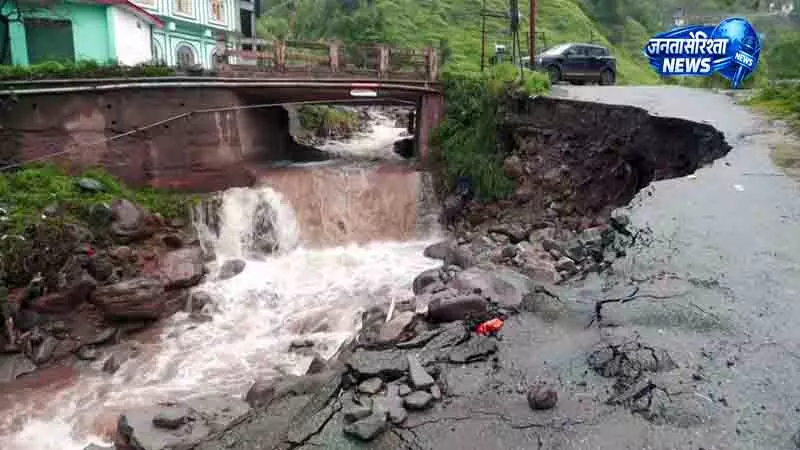 Jammu बाढ़ क्षेत्र के दौरे में बड़ा हादसा टला, सुरक्षित रहे नेता Jammu बाढ़ क्षेत्र के दौरे में बड़ा हादसा टला, सुरक्षित रहे नेता