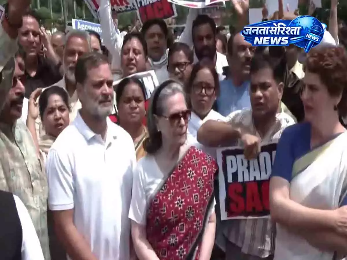 विपक्ष ने संसद परिसर में विरोध प्रदर्शन किया और प्रधान के इस्तीफे की मांग दोहराई विपक्ष ने संसद परिसर में विरोध प्रदर्शन किया और प्रधान के इस्तीफे की मांग दोहराई