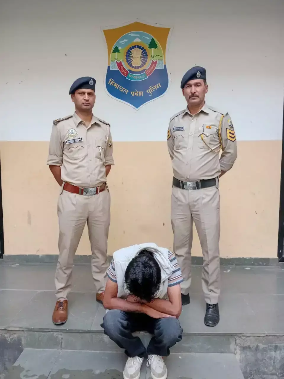 Shimla: नशा तस्करी के खिलाफ अभियान तेज, 43 आरोपी कानून के शिकंजे में Shimla: नशा तस्करी के खिलाफ अभियान तेज, 43 आरोपी कानून के शिकंजे में