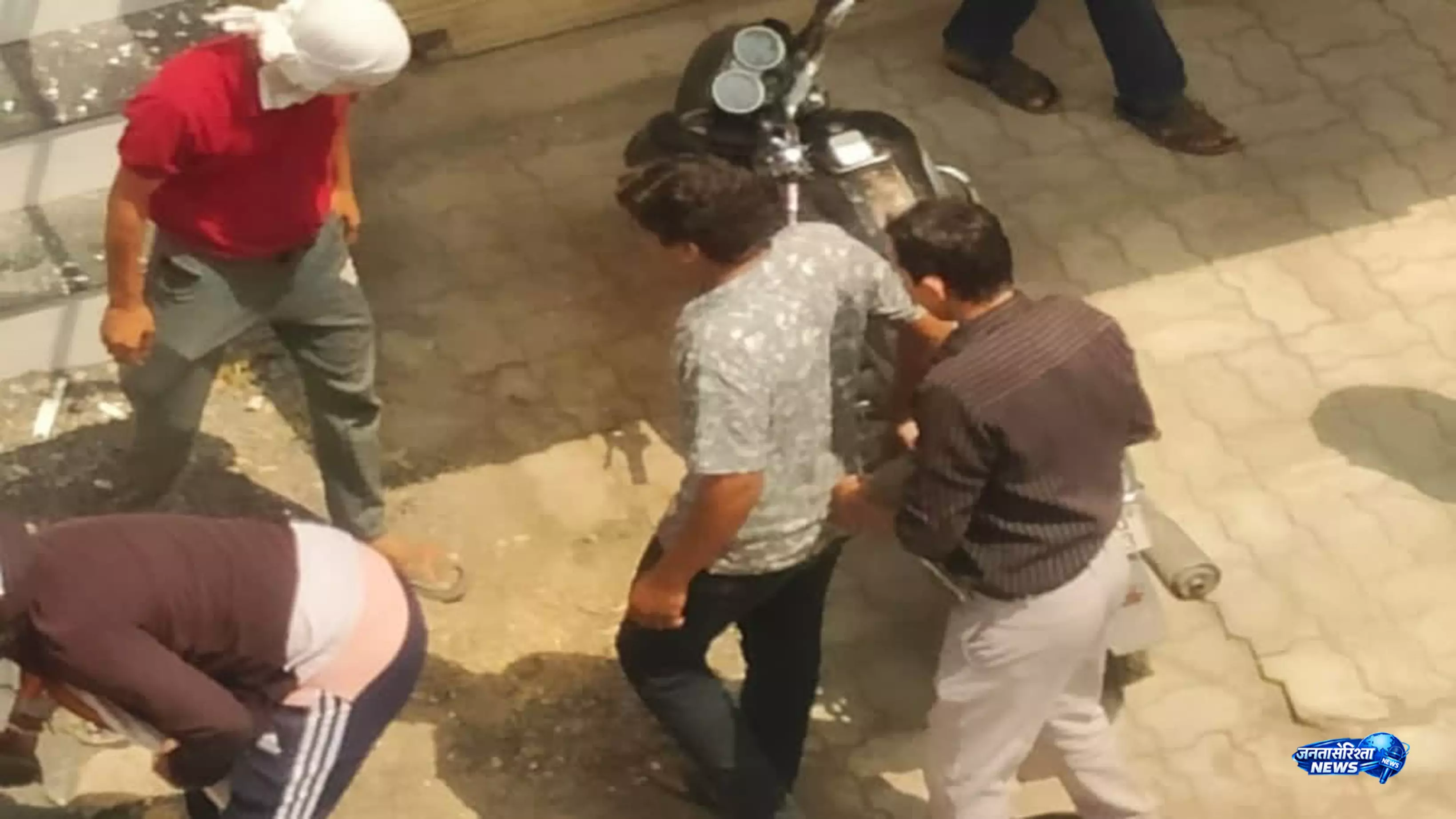 Lunch के दौरान विवाद, भाजपा नेताओं में हुई हाथापाई Lunch के दौरान विवाद, भाजपा नेताओं में हुई हाथापाई