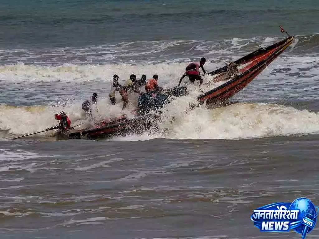 श्रीलंकाई नौसेना ने तमिलनाडु के 9 मछुआरों को पकड़ा श्रीलंकाई नौसेना ने तमिलनाडु के 9 मछुआरों को पकड़ा