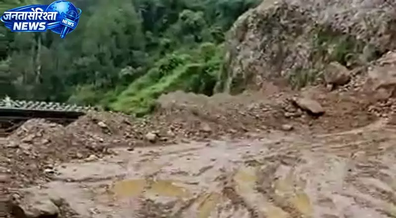 प्रदेश में 128 सडक़ों पर थम गए गाडिय़ों के पहिए, जनजीवन अस्त-व्यस्त प्रदेश में 128 सडक़ों पर थम गए गाडिय़ों के पहिए, जनजीवन अस्त-व्यस्त