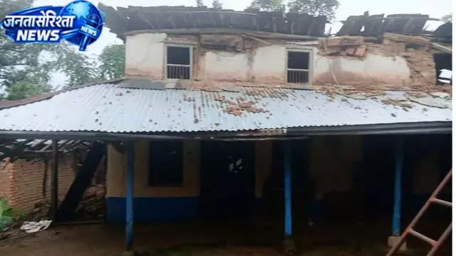 हिमाचल में दरकता पहाड़, गांव पर मंडराया खतरा हिमाचल में दरकता पहाड़, गांव पर मंडराया खतरा