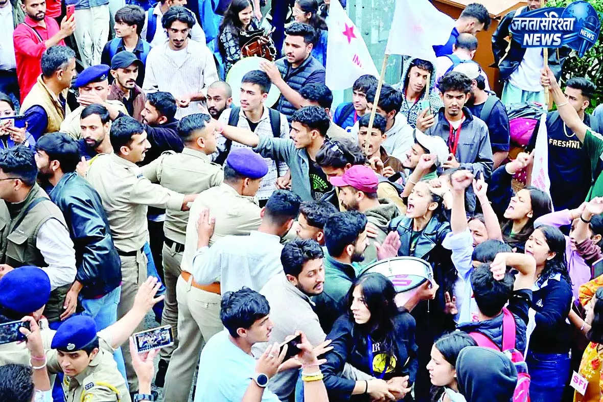 सीटीओ चौक पर नारों के बाद धक्के; गालियां और फिर पंगा सीटीओ चौक पर नारों के बाद धक्के; गालियां और फिर पंगा