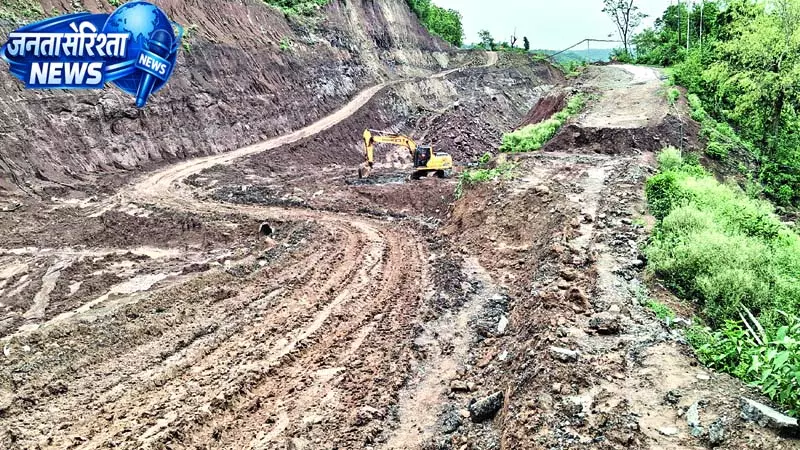 बरसात में नूरपुर बाईपास का मलबा बना आफत बरसात में नूरपुर बाईपास का मलबा बना आफत