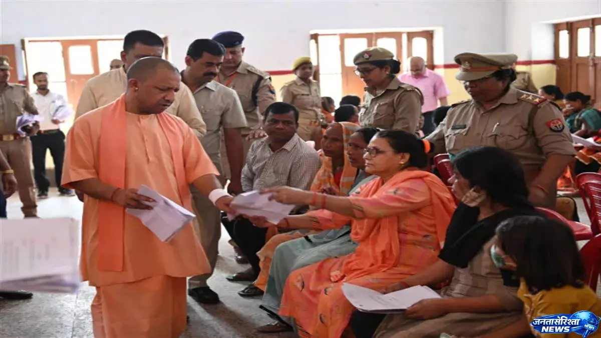 Yogis का बड़ा आश्वासन, पैसे के अभाव में नहीं रुकेगा किसी का इलाज Yogis का बड़ा आश्वासन, पैसे के अभाव में नहीं रुकेगा किसी का इलाज