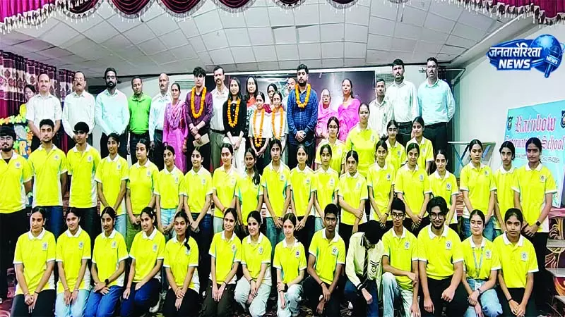 रेनबो स्कूल में नीट की सफलता पर जश्न रेनबो स्कूल में नीट की सफलता पर जश्न