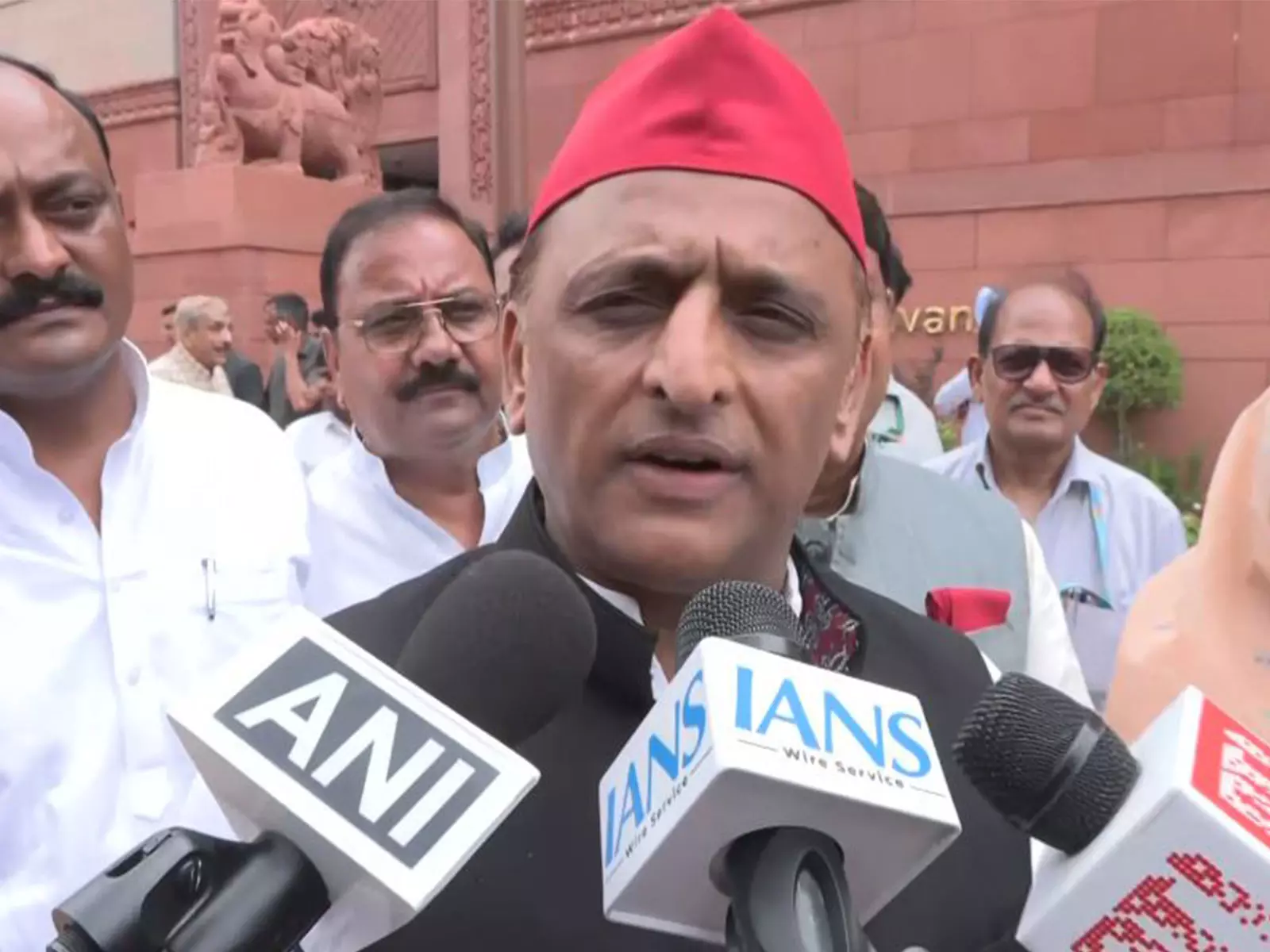 NEET विवाद पर अखिलेश की मांग, बोले पहले प्रधान इस्तीफा दें NEET विवाद पर अखिलेश की मांग, बोले पहले प्रधान इस्तीफा दें