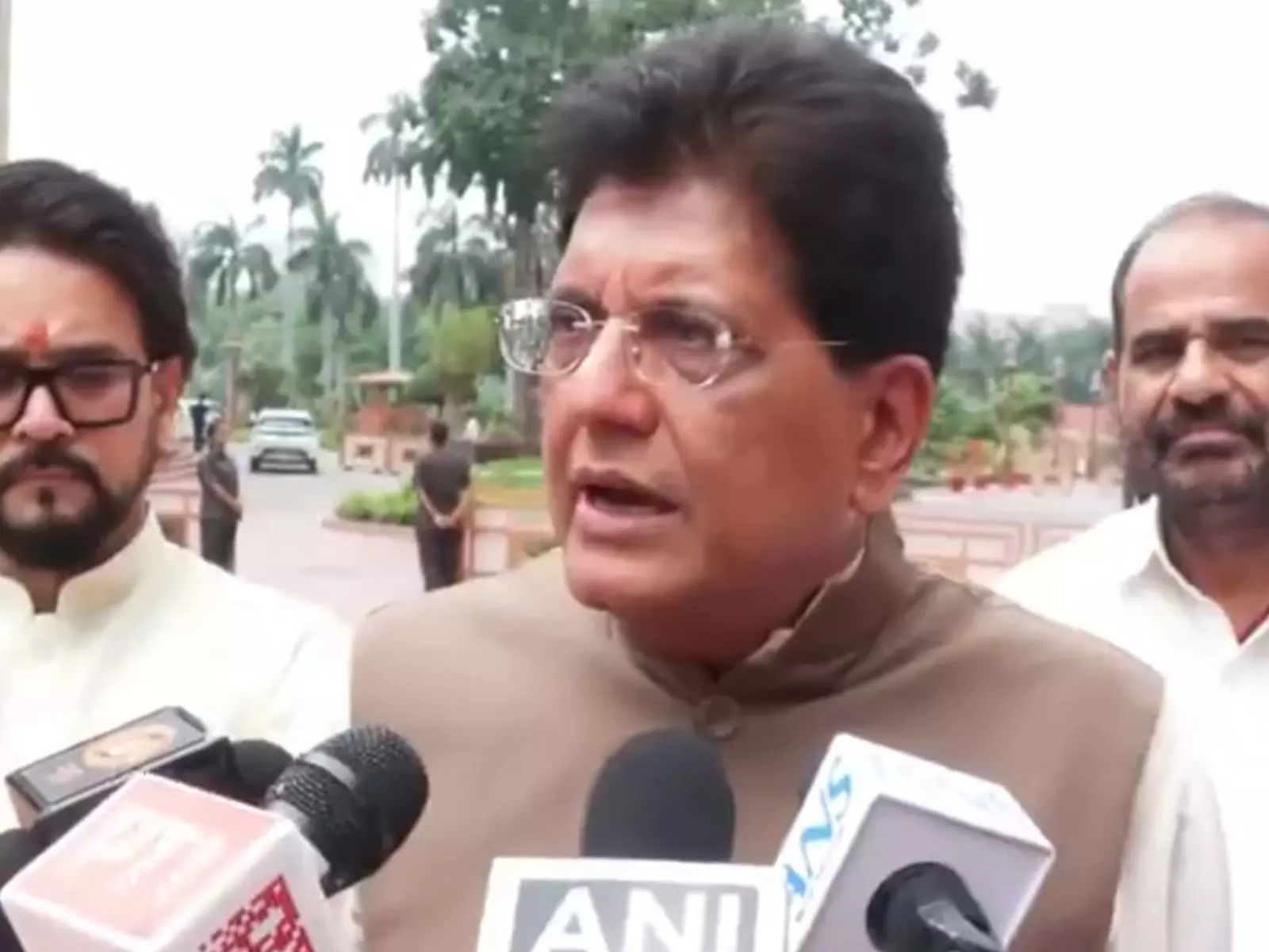 Piyush Goyal ने विपक्ष से पेपर लीक के मुद्दे पर चर्चा करने और इसे राजनीतिक रंग न देने की अपील की Piyush Goyal ने विपक्ष से पेपर लीक के मुद्दे पर चर्चा करने और इसे राजनीतिक रंग न देने की अपील की