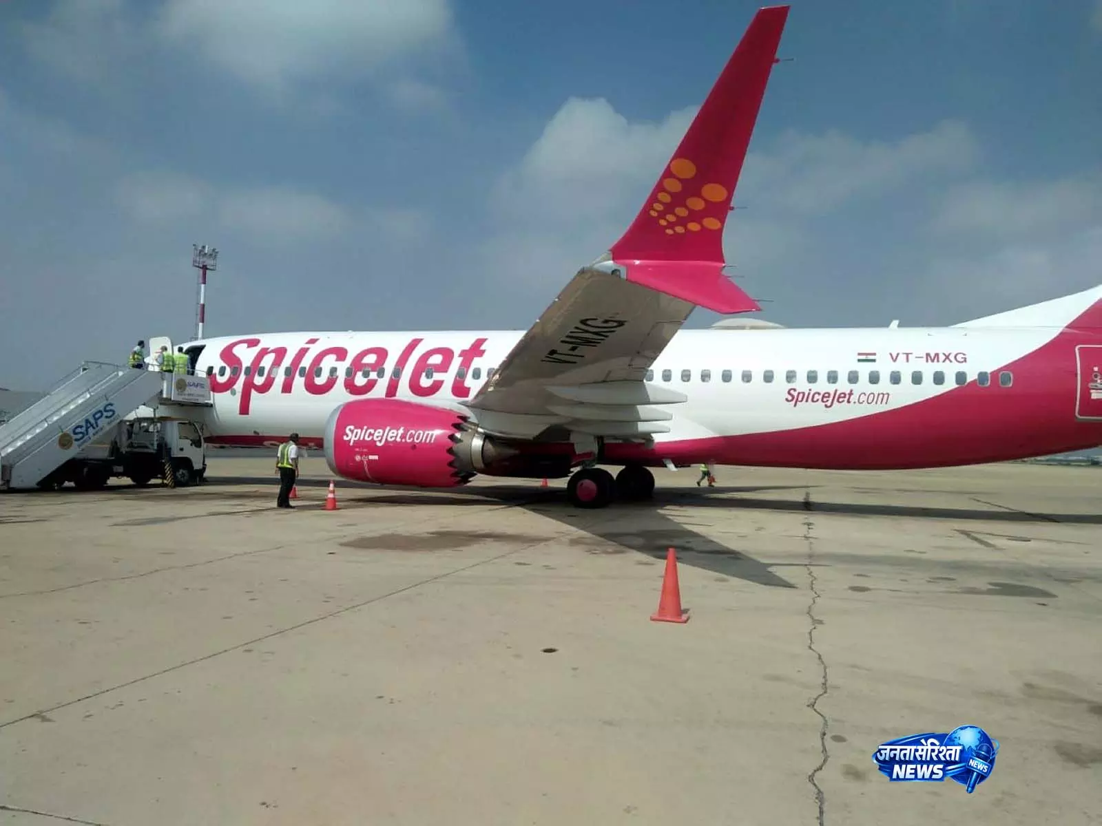 स्पाइसजेट ने अपने बेड़े में तीन डैम्प-लीज्ड एयरबस A320 विमान शामिल किए स्पाइसजेट ने अपने बेड़े में तीन डैम्प-लीज्ड एयरबस A320 विमान शामिल किए