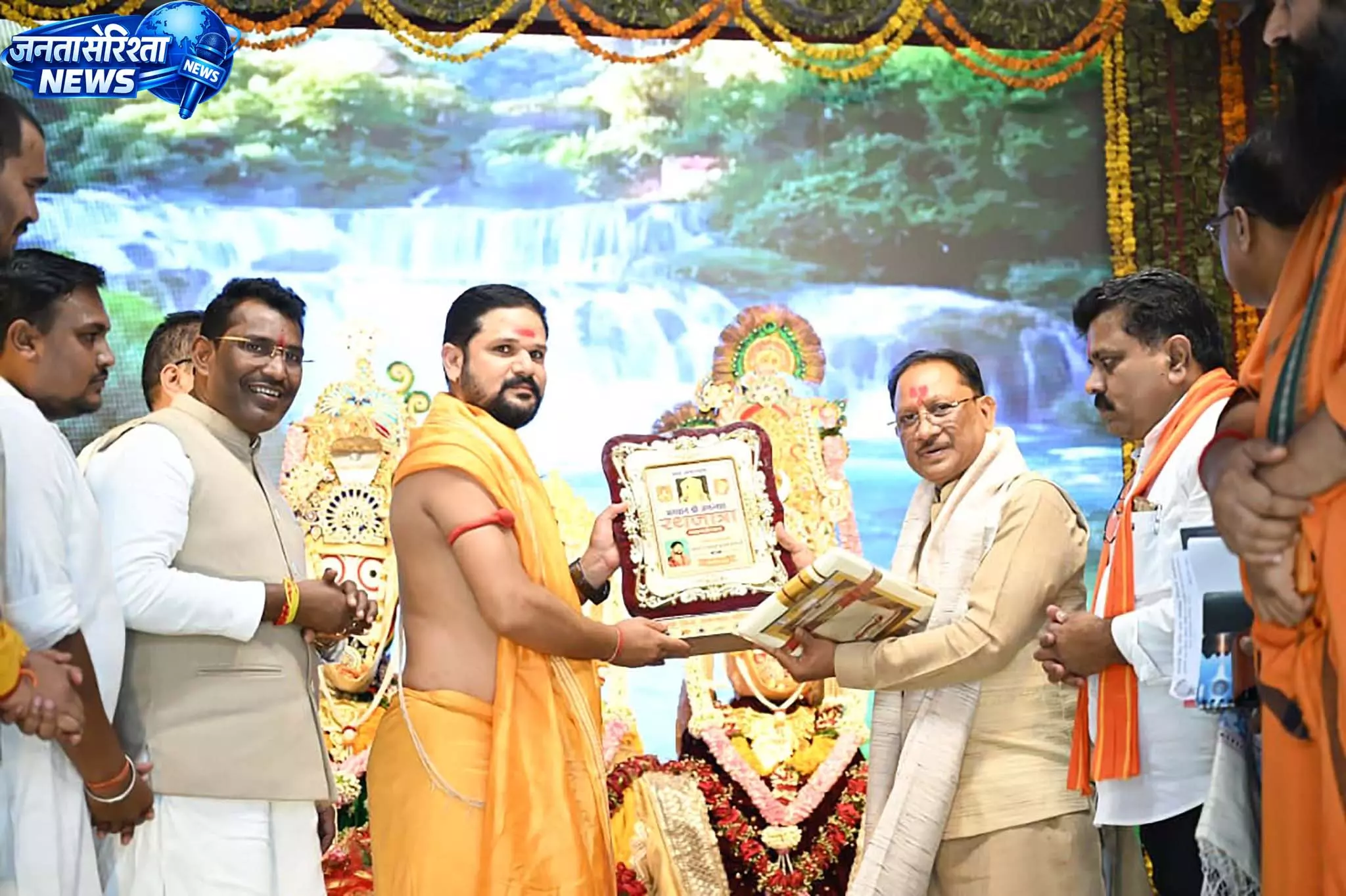 मुख्यमंत्री विष्णुदेव साय ने अमलीपदर के भगवान जगन्नाथ मंदिर में किए दर्शन मुख्यमंत्री विष्णुदेव साय ने अमलीपदर के भगवान जगन्नाथ मंदिर में किए दर्शन
