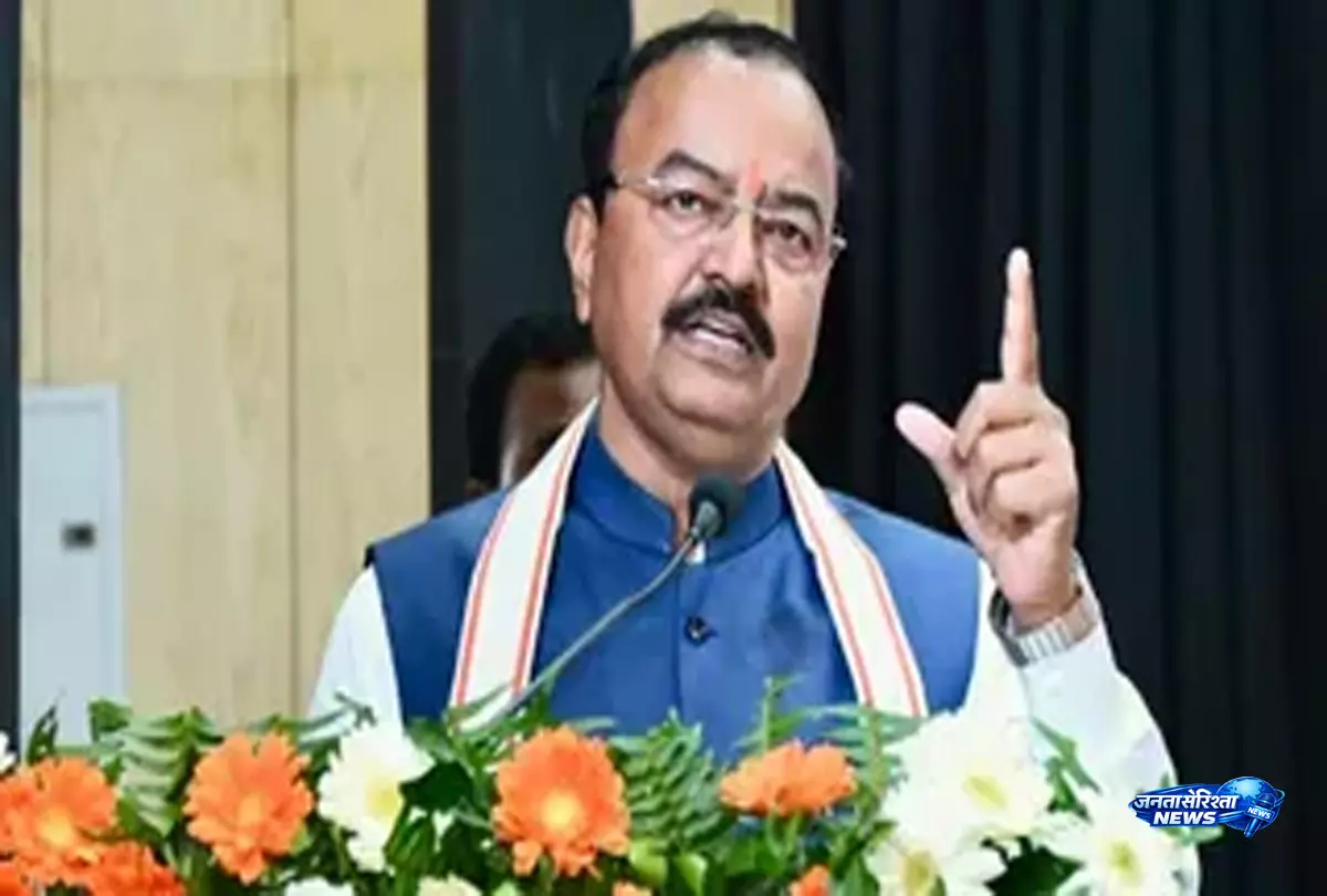 दोषियों पर होगी सख्त कार्रवाई, केशव मौर्य ने दिया छात्रों को भरोसा दोषियों पर होगी सख्त कार्रवाई, केशव मौर्य ने दिया छात्रों को भरोसा