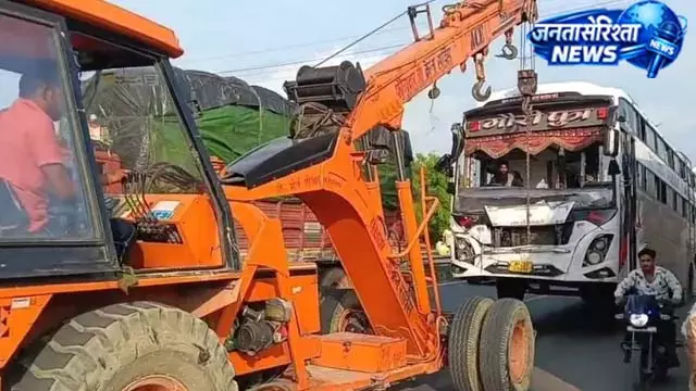 श्रद्धालुओं से भरी बस हादसे का शिकार, एमपी की महिला ने गंवाई जान श्रद्धालुओं से भरी बस हादसे का शिकार, एमपी की महिला ने गंवाई जान