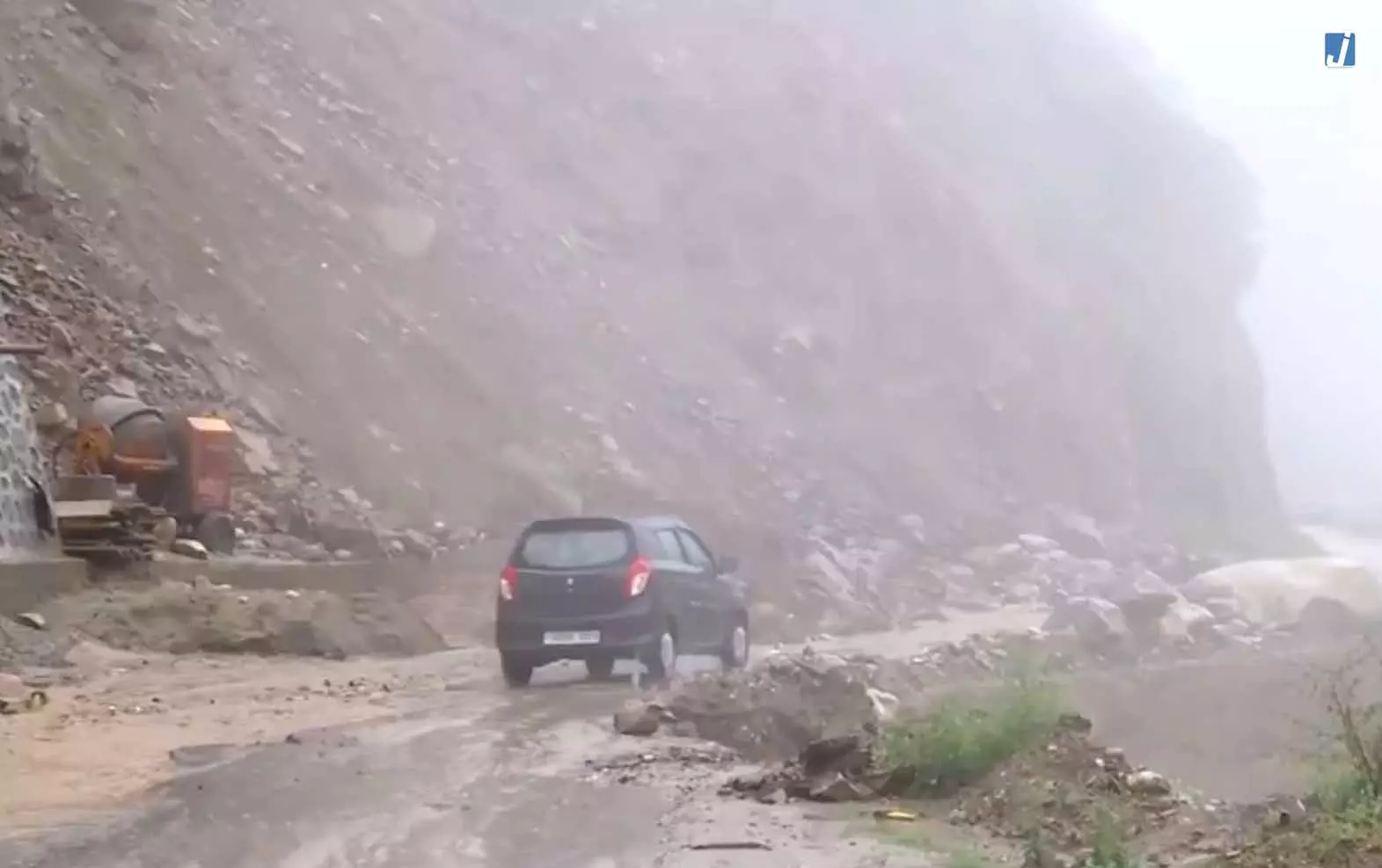 डोडा में बारिश का कहर: NH-44, NH-244 और किश्तवाड़-सिंथन रोड पर यातायात ठप डोडा में बारिश का कहर: NH-44, NH-244 और किश्तवाड़-सिंथन रोड पर यातायात ठप