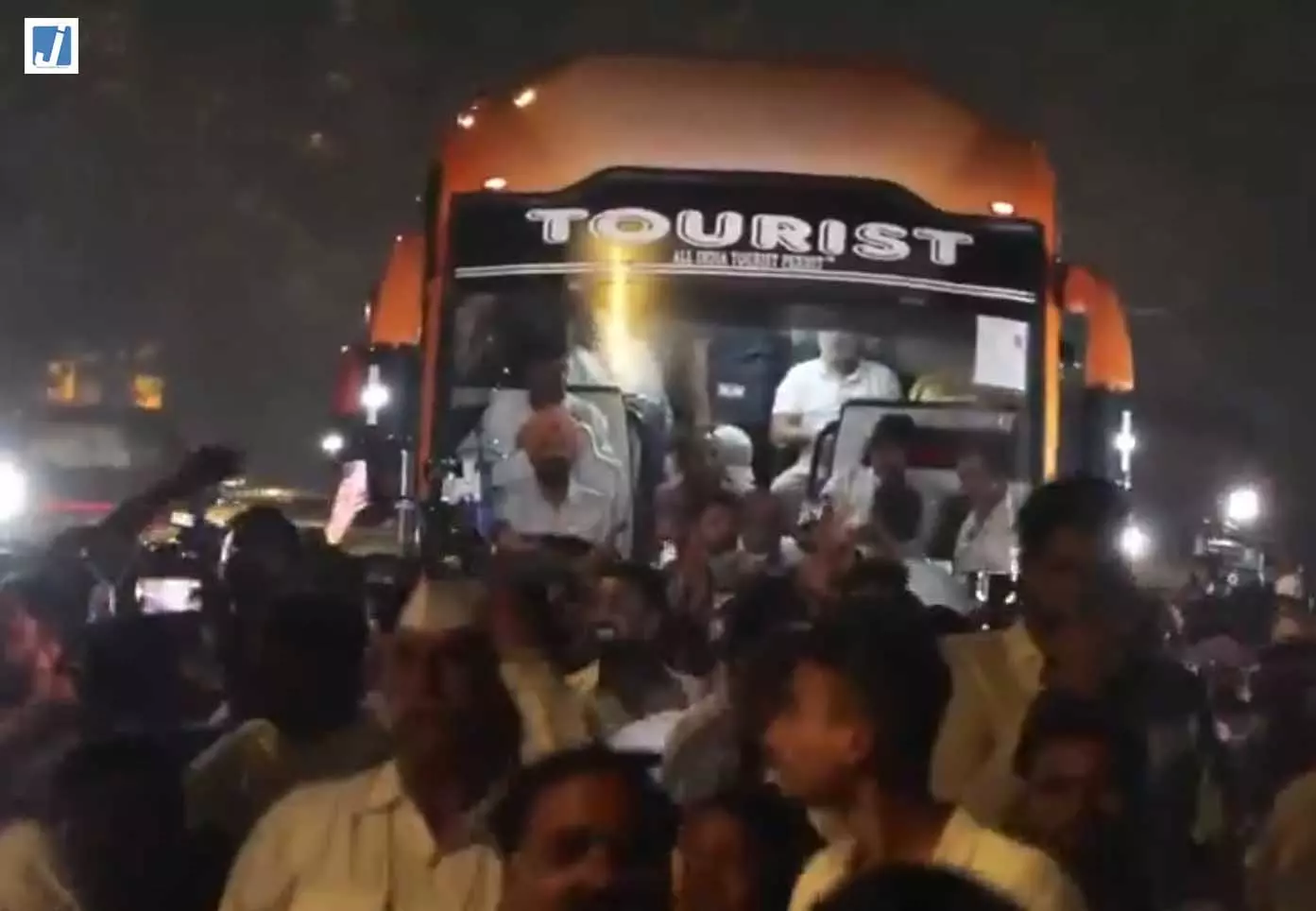 राहुल गांधी समेत इंडिया ब्लॉक सांसद गांधी स्मृति पहुंचे... राहुल गांधी समेत इंडिया ब्लॉक सांसद गांधी स्मृति पहुंचे...