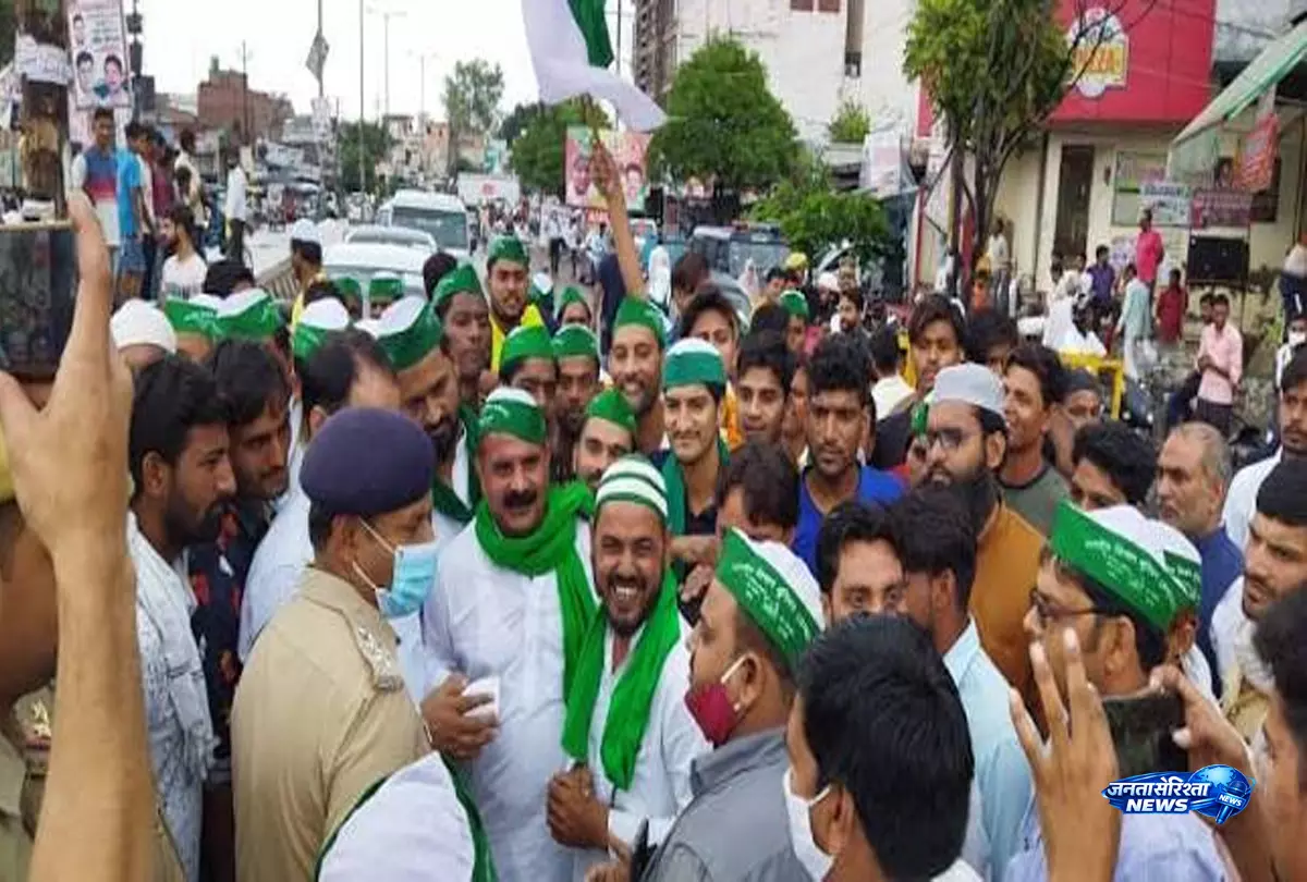 ट्रेड डील वापसी समेत कई मांगों को लेकर किसान सड़क पर उतरे ट्रेड डील वापसी समेत कई मांगों को लेकर किसान सड़क पर उतरे