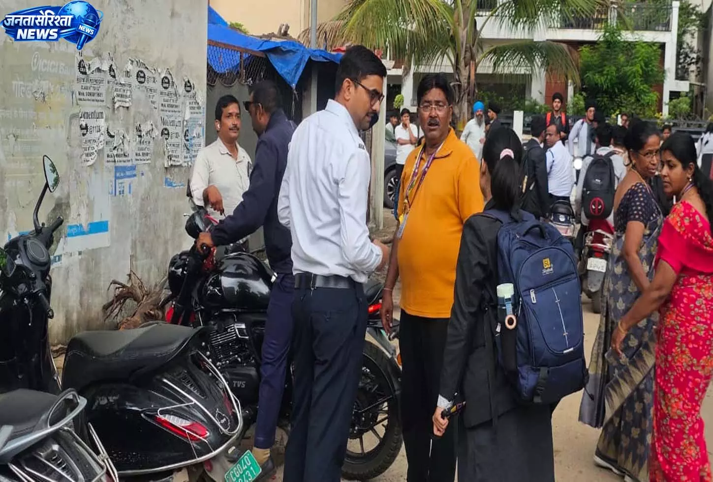 रायपुर में नाबालिग वाहन चालकों पर यातायात पुलिस का शिकंजा रायपुर में नाबालिग वाहन चालकों पर यातायात पुलिस का शिकंजा