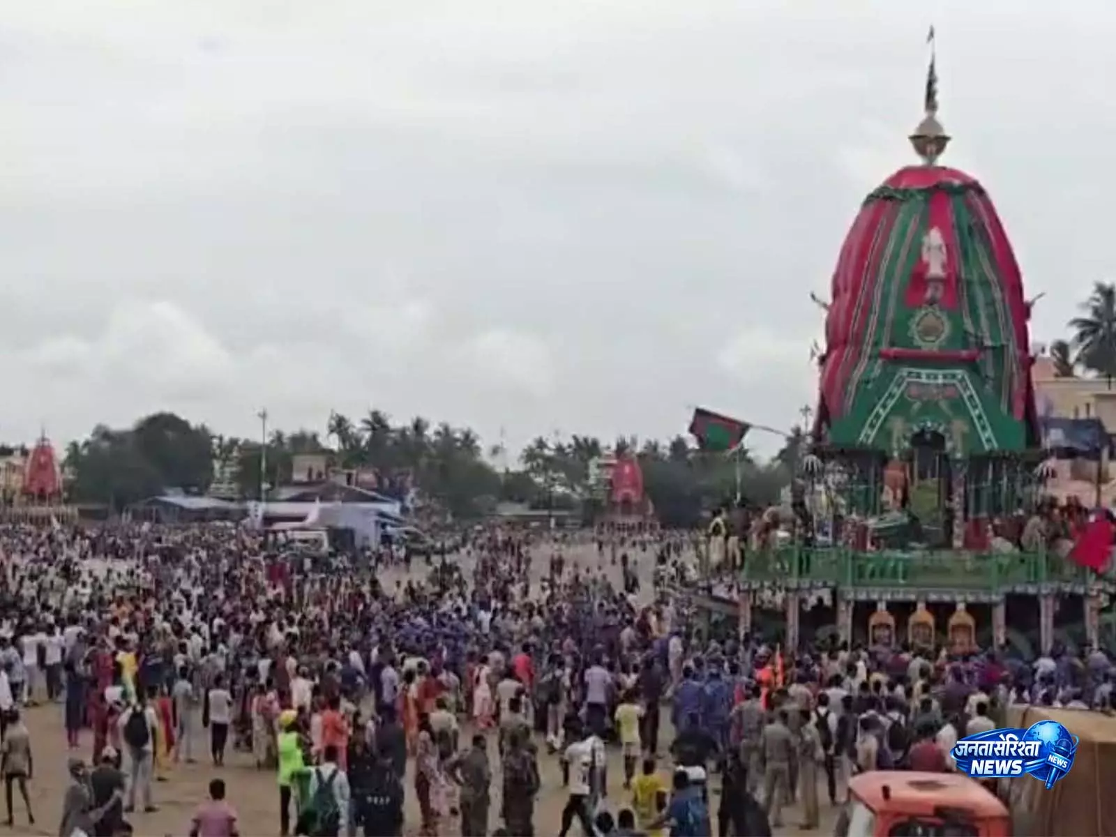 बहुदा यात्रा से पहले Puri में उमड़ी भीड़, थजियाव दर्शन के लिए कड़ी सुरक्षा व्यवस्था बहुदा यात्रा से पहले Puri में उमड़ी भीड़, थजियाव दर्शन के लिए कड़ी सुरक्षा व्यवस्था