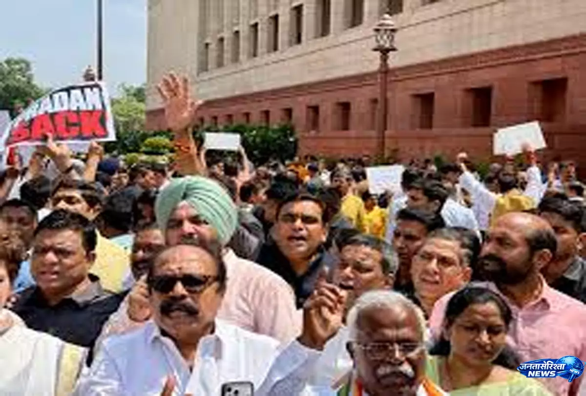 संसद गतिरोध तोड़ने की तैयारी, सरकार ने सभी दलों से मांगा सहयोग संसद गतिरोध तोड़ने की तैयारी, सरकार ने सभी दलों से मांगा सहयोग