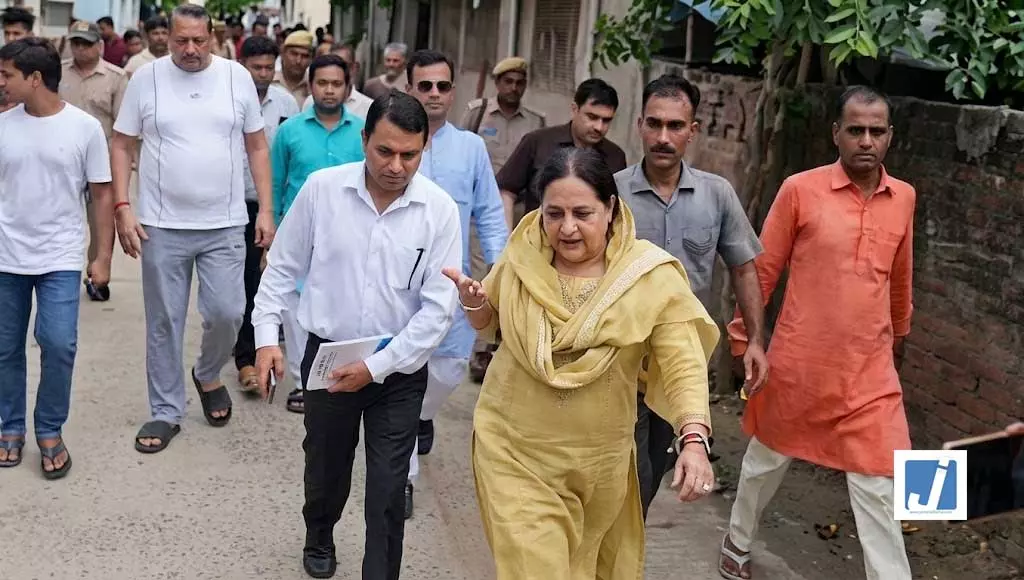 खेत में टूटे हाईटेंशन तार की चपेट में पिता-पुत्र की मौत खेत में टूटे हाईटेंशन तार की चपेट में पिता-पुत्र की मौत