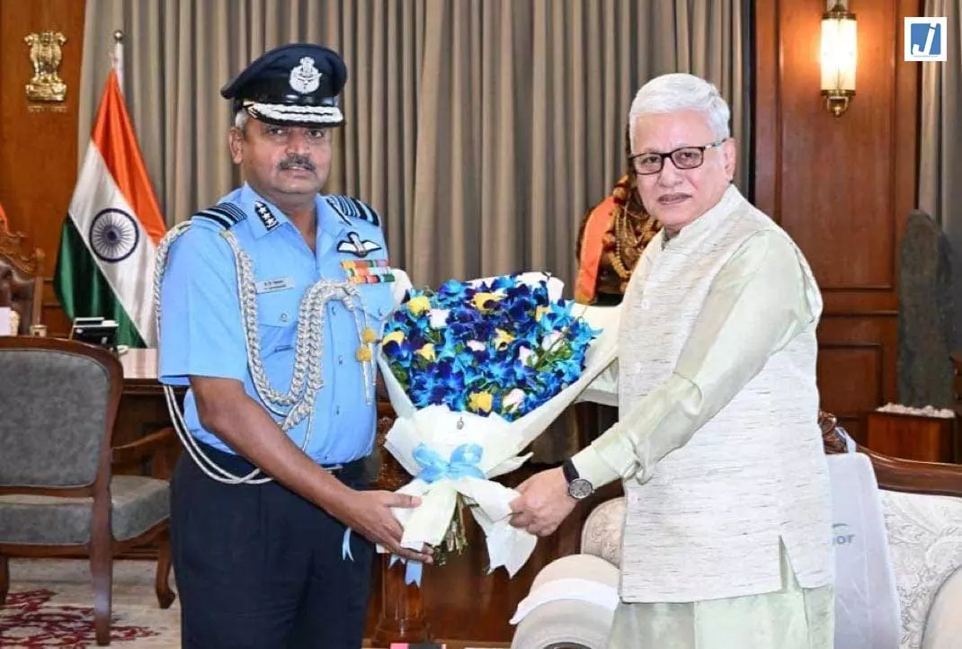 एयर मार्शल पीवी शिवानंद ने महाराष्ट्र के राज्यपाल से की मुलाकात, SWAC प्रमुख का संभाला कार्यभार एयर मार्शल पीवी शिवानंद ने महाराष्ट्र के राज्यपाल से की मुलाकात, SWAC प्रमुख का संभाला कार्यभार