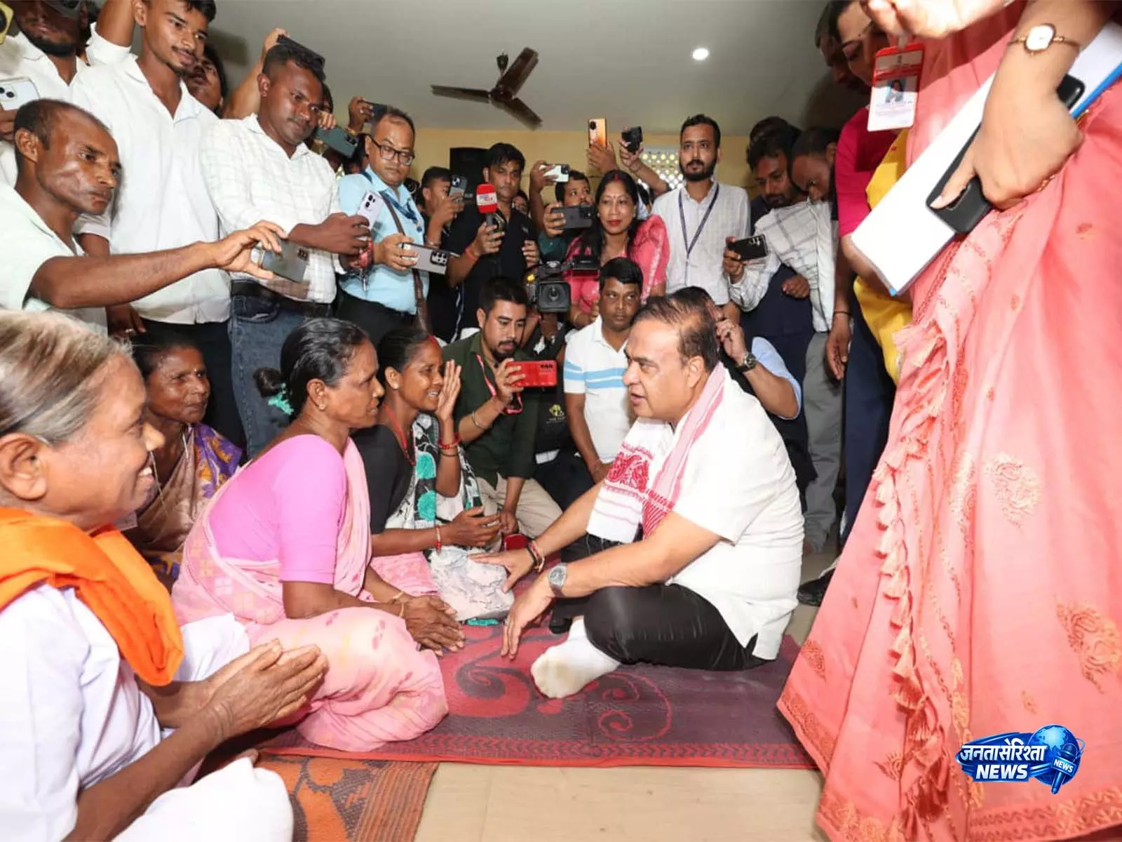 असम बाढ़ पर CM हिमंत बिस्वा सरमा ने की समीक्षा, राहत शिविरों का लिया जायजा असम बाढ़ पर CM हिमंत बिस्वा सरमा ने की समीक्षा, राहत शिविरों का लिया जायजा