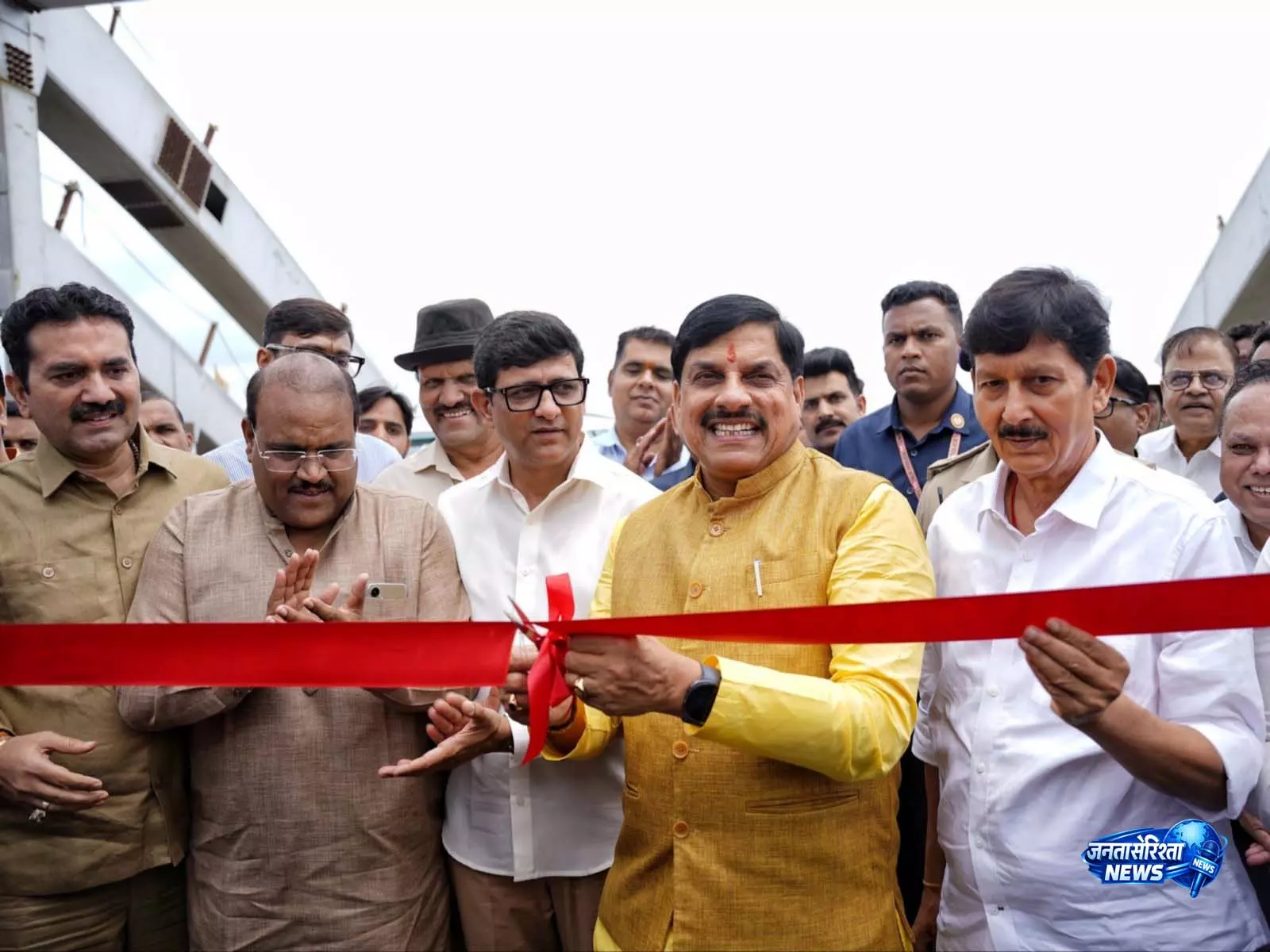 CM यादव ने इंदौर में मध्य प्रदेश के पहले डबल-लेयर फ्लाईओवर के एक हिस्से का किया उद्घाटन CM यादव ने इंदौर में मध्य प्रदेश के पहले डबल-लेयर फ्लाईओवर के एक हिस्से का किया उद्घाटन