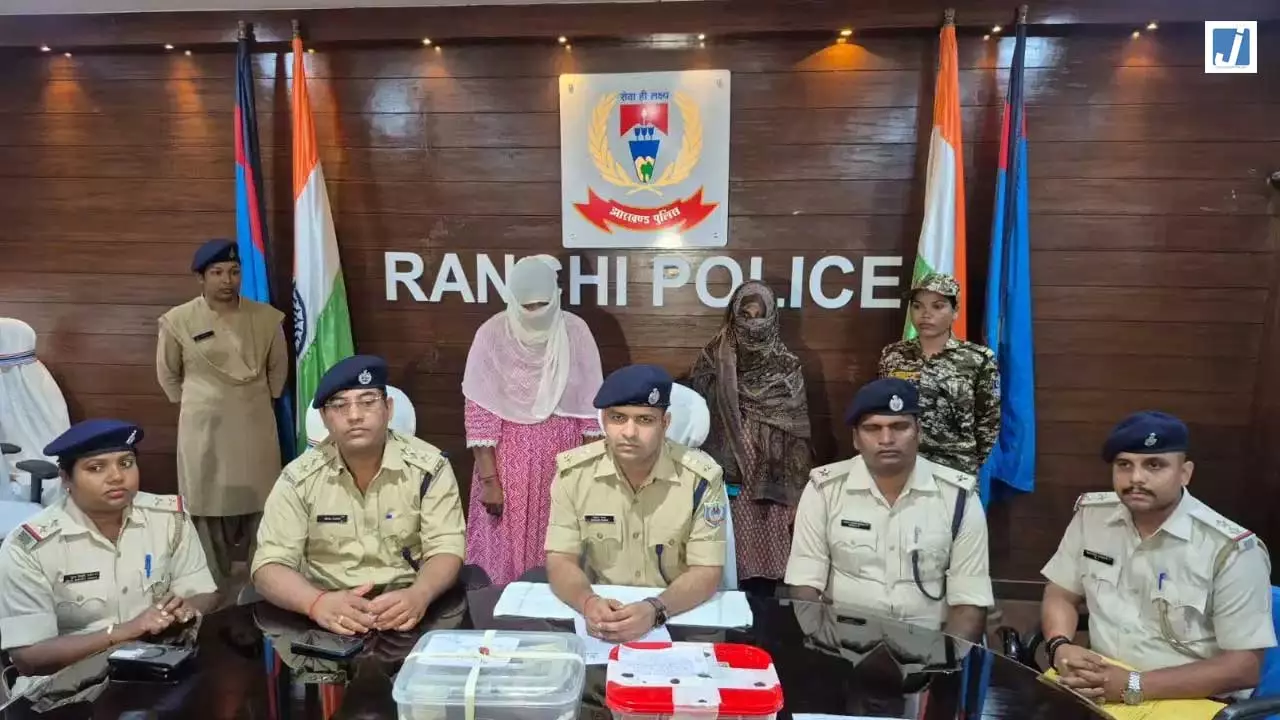80 लाख की जगुआर से पहुंचे चोरों ने बिल्डर के घर की करोड़ों की चोरी की, 2 महिलाएं गिरफ्तार