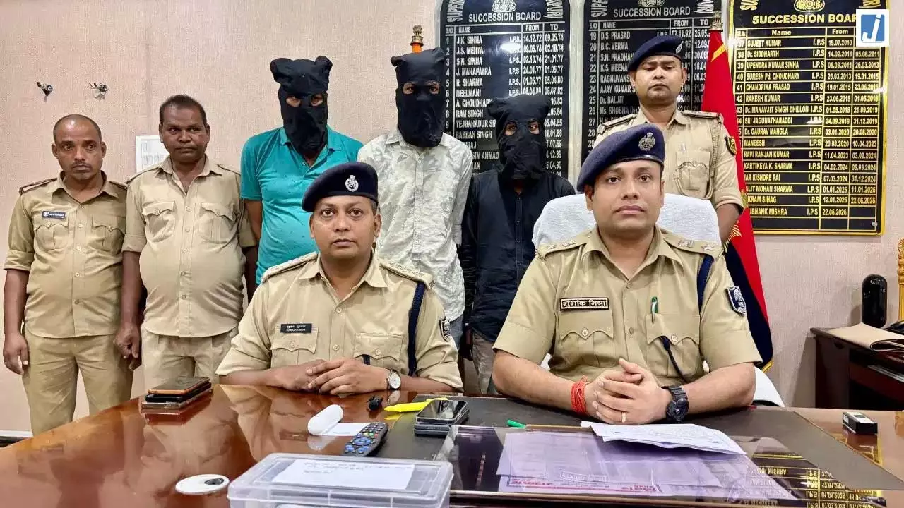 ऑनलाइन गेम के नुकसान की भरपाई के लिए 8 साल के बच्चे का अपहरण, फिरौती नहीं मिलने पर गंगा में फेंका ऑनलाइन गेम के नुकसान की भरपाई के लिए 8 साल के बच्चे का अपहरण, फिरौती नहीं मिलने पर गंगा में फेंका