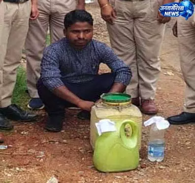 अवैध शराब पर आबकारी विभाग की कार्रवाई अवैध शराब पर आबकारी विभाग की कार्रवाई
