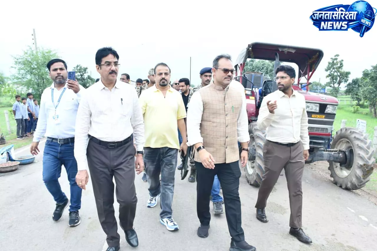 संभागायुक्त सुनील कुमार जैन की सख्ती, सड़क निर्माण में लापरवाही पर फटकार संभागायुक्त सुनील कुमार जैन की सख्ती, सड़क निर्माण में लापरवाही पर फटकार