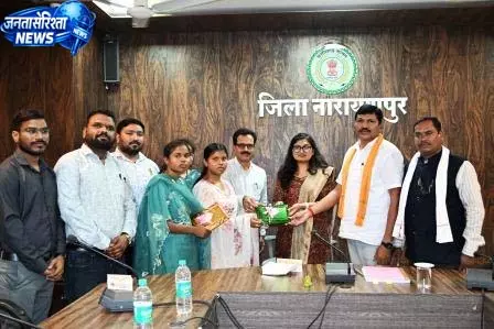 ’कलेक्टर ने नीट में सफल विद्यार्थियों का किया सम्मान, मिठाई खिलाकर दी शुभकामनाएं’ ’कलेक्टर ने नीट में सफल विद्यार्थियों का किया सम्मान, मिठाई खिलाकर दी शुभकामनाएं’